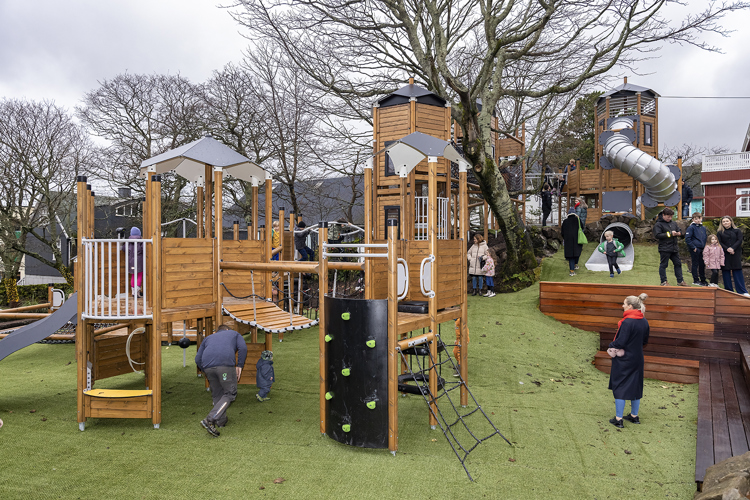 Spælipláss og bóltvøllir